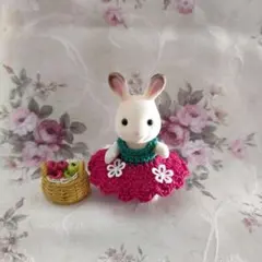 シルバニアファミリー　うさぎ女の子お洋服　いちごカラー