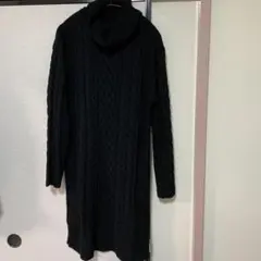 黒 ケーブル編み タートルネック ニットロングセーター