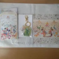 【新品】ディズニー４０周年　キーホルダー　グーフィー　ポストカード　非売品メダル