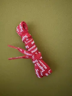 Supreme ロゴ入り レッドシューレース