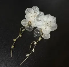 ウェディング　花モチーフ　ホワイト　ロングピアス　結婚式　披露宴