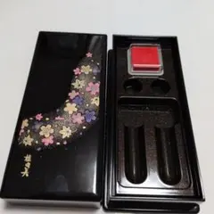 桂由美　桜模様印鑑ケースと赤いスタンプ