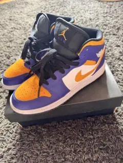 NIKE エアジョーダン1 MID Lakers