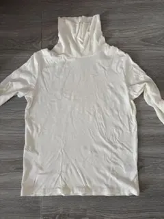 ホワイト ハイネック 長袖 トップスMサイズ