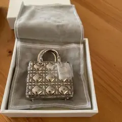 Dior ノベルティ　レディディオールの形をしたピルケース