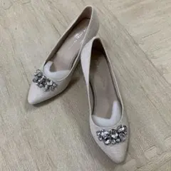 アイボリー ビジューデザイン ポインテッドトゥパンプス 22cm
