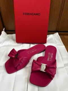 Salvatore Ferragamo VARA ヴァラ サンダル 6.0のサムネイル
