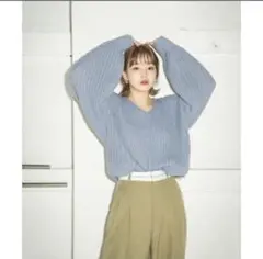 KBF ライトブルー Vネック オーバーサイズ ニット
