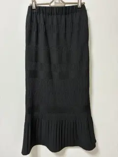 【未使用品】アパートバイローリーズ　プリーツロングスカート　ブラックのサムネイル