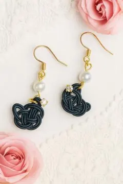 【送料無料】水引ピアス　黒猫 小ぶり　猫　イヤリング　黒色　着物　和風　シンプル