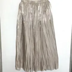 美品　アースミュージック&エコロジー シャイニープリーツロングスカート ベージュのサムネイル