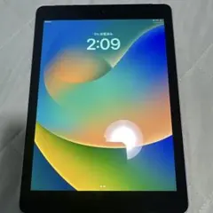 Apple iPad 第5世代 32GB シルバーのサムネイル