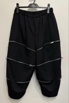 こ*む様 ブラックコムデギャルソン24AWウールジップカットオフパンツ