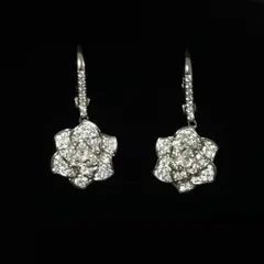 椿モチーフ czダイヤ　ピアス　花 フラワー