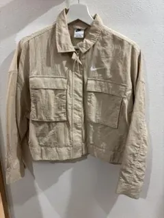 Nike ベージュ ジャケット