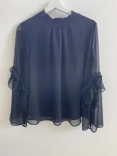 ブラック フリル付きシフォンシャツ