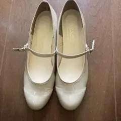 ベージュ アンクルストラップ パンプス