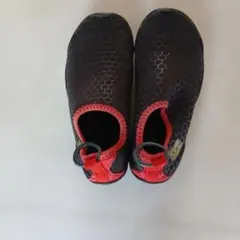 Hawkins　水遊びキッズ用シューズ 黒/赤のサムネイル