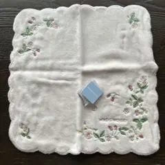 【WEDGWOOD】刺繍入りピンクタオルハンカチ 約27㎝