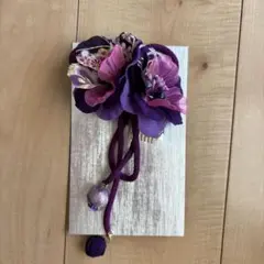 紫とピンクの花髪飾り