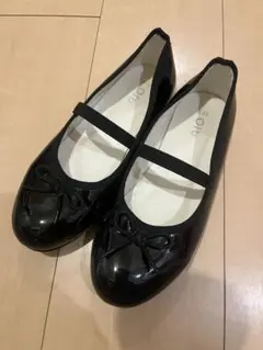 キッズ　ブラックリボン付きバレエシューズ　フォーマル　エナメルシューズ
