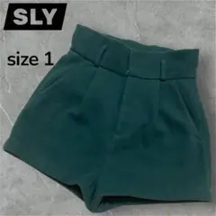 【美品】SLY ダークグリーン タック入りショートパンツ サイズ1のサムネイル