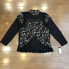 新品タグ付き レースフリル付き円形模様長袖トップス M-L ブラック