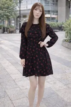 ZARA 膝丈ワンピース 赤と黒の見た目