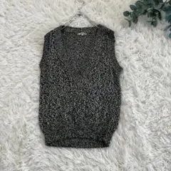 美品【ニジュウサンク】（M/38）サマーニットベスト ジレ 総柄 グレー系 通勤のサムネイル