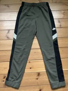 Nike ジャージパンツ オリーブグリーン　ジュニアL160
