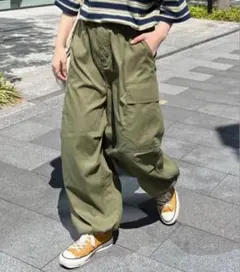 美品 CPCM ツイルカーゴパンツ カーキのサムネイル