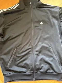 adidas トラックジャケット