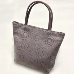 Item thumbnail for item 75086cdf-5ef3-40fb-877f-d6c4d26532f3