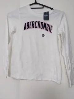 【新品タグ付き】abercrombie　長袖Tシャツ