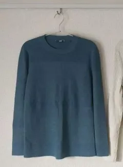 cos 青のニットセーターのサムネイル