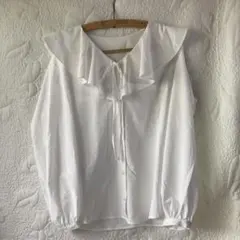 GU ジーユー・襟フリルホワイトブラウス