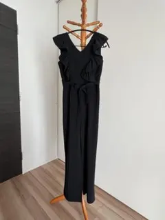【美品】フリル付き黒オールインワン