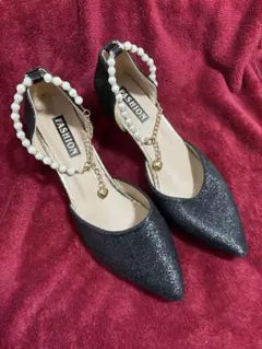 ポインテッドトゥ 黒 パンプス グリッター パールチェーン お呼ばれ　フォーマル