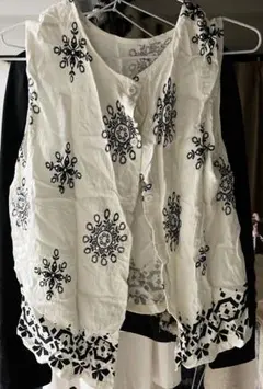 エスニック刺繍 ノースリーブベスト ベージュ