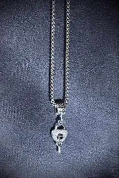 シルバー ハート型ロックと鍵のネックレス