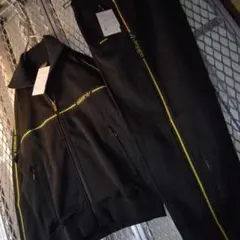 デッドストック【デサント製アディダス】《ジャージセットアップ》黒×金ロゴ刺繍・Ｍ