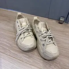 converse 厚底スニーカー
