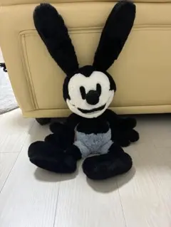 オズワルド・ザ・ラッキー・ラビット 腕にくっつく ぬいぐるみ - メルカリ