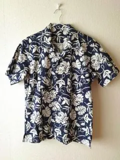 アロハシャツ ネイビーとホワイト花柄 半袖 Sサイズ