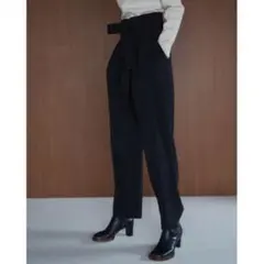 【美品】CLANE BELT TUCK TAPERED PANTS ブラック 0のサムネイル