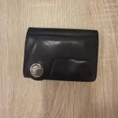 黒いレザー二つ折り財布