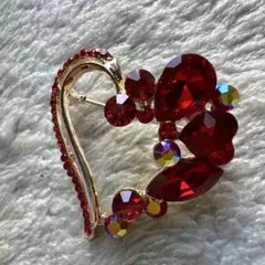 ビンテージ風 ハート型 赤いブローチクリスタル調ストーン装飾