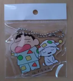 クレヨンしんちゃん　しろ　パジャマ　キーホルダー