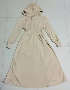 【SAISON DE PAPILLON】フード付きベージュワンピース