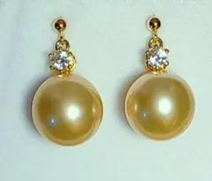 高級品　南洋白蝶真珠11.3mm　ピアス　ナチュラルゴールドカラー　素敵